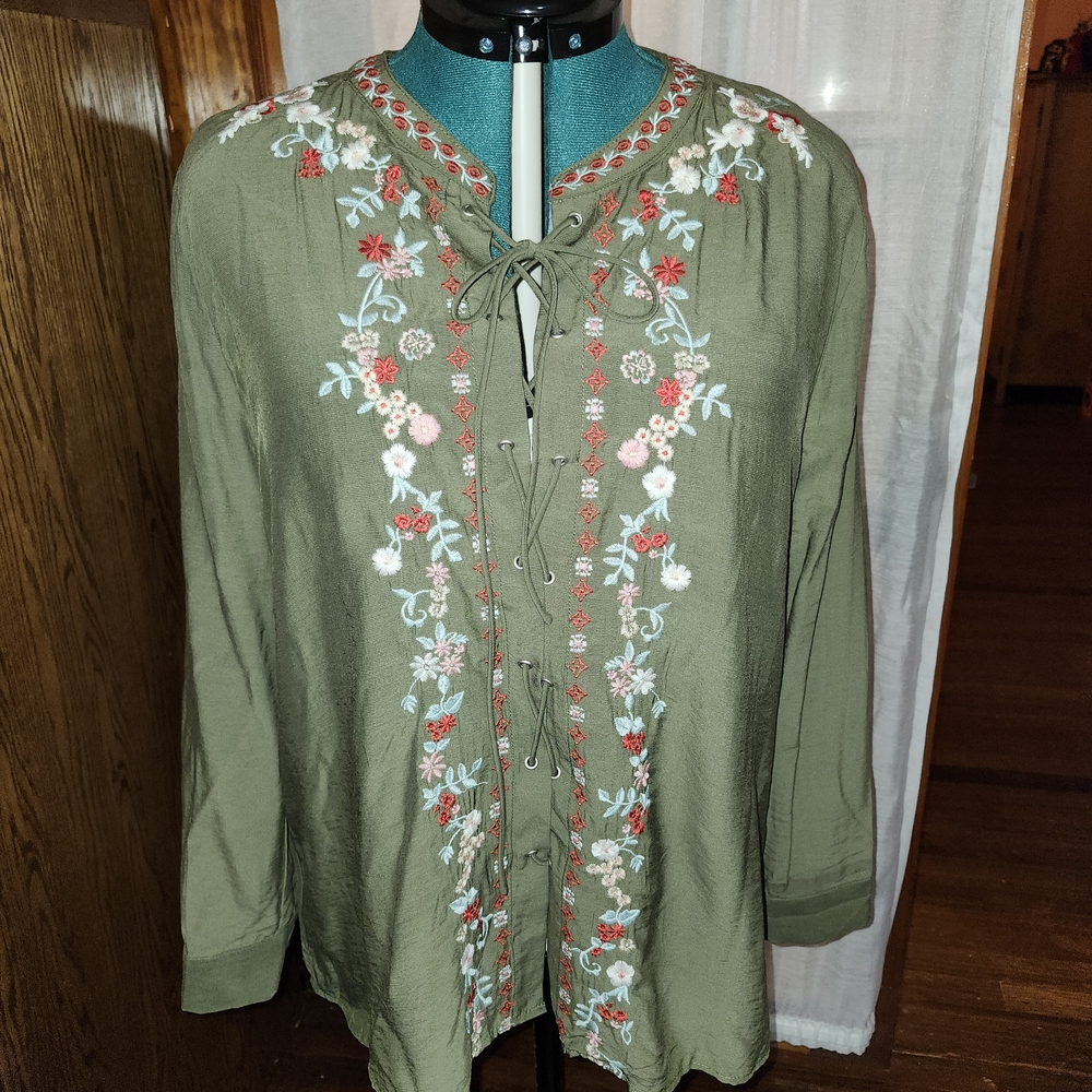 ANDREE BY UNIT Olive Embroidered Top